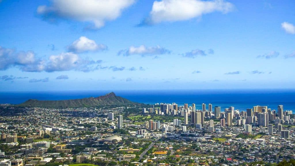 View of Diamond Head and Honolulu, including the University of Hawaii at Mānoa